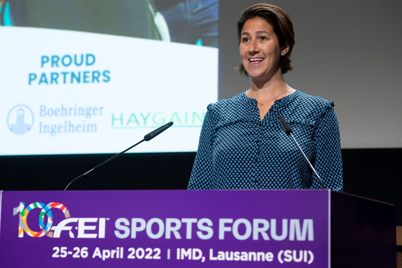 Lucy_presents_at_the_2022_FEI_Sports_Forum